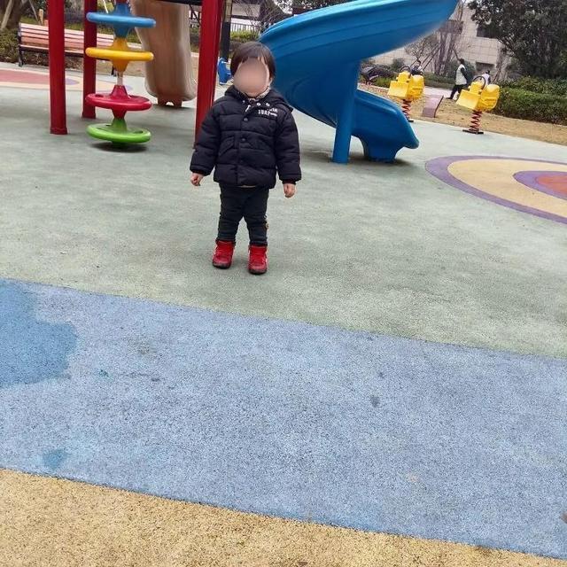 筹措救命医疗费 3岁女童坠楼危急!家庭呼吁善心人士伸出援手