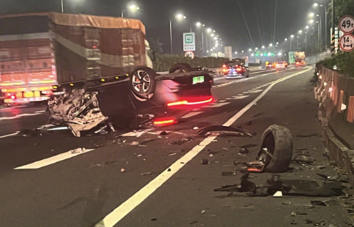 夜间驾车谨记安全 时刻警惕疲劳 智己翻车逃生车主沉痛发声