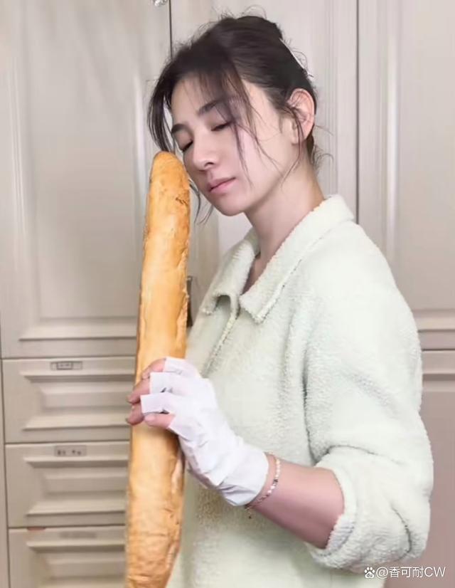 礼服界的奇观 黄奕一件礼服塞满一整辆车