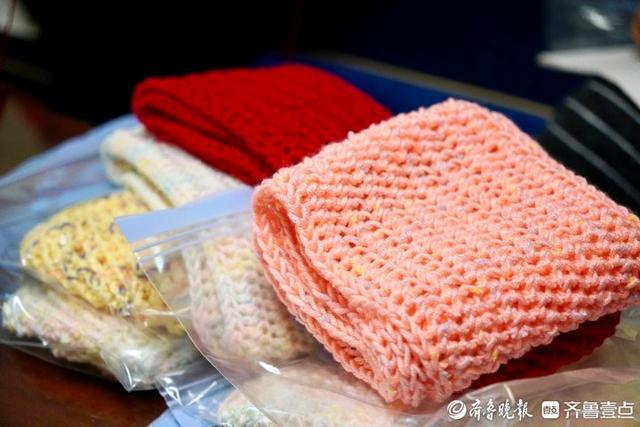 用7年时间 用爱织出的温暖 95岁围巾奶奶 惠及数百位山村孩童