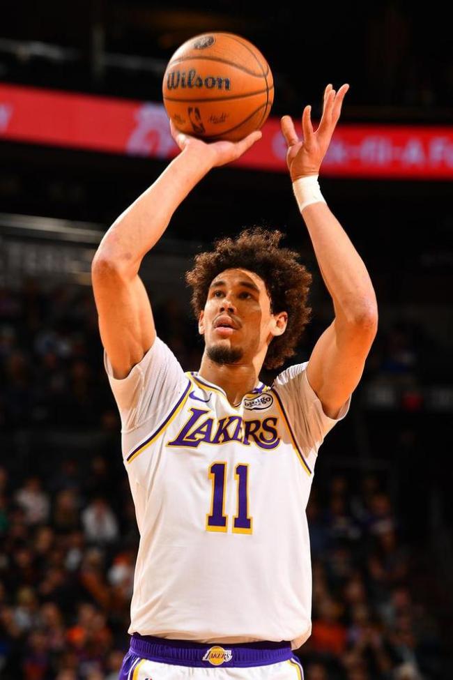 NBA戏精大赏 湖人送老詹一份生日礼物 收视率低了咱就上武术