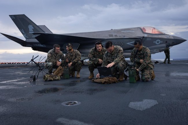 076号两栖攻击舰的舰载机配置 第五代战斗机和无人机成为焦点