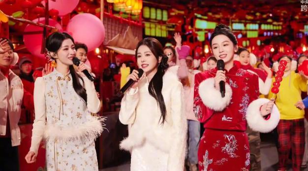 央视三美白鹿王楚然周也同框养眼 期待值飙升