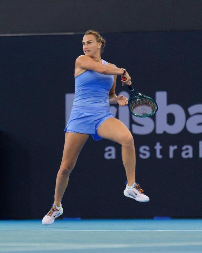 连下8局送蛋横扫晋级 世界第一萨巴伦卡新赛季开门红 首秀轻松取胜