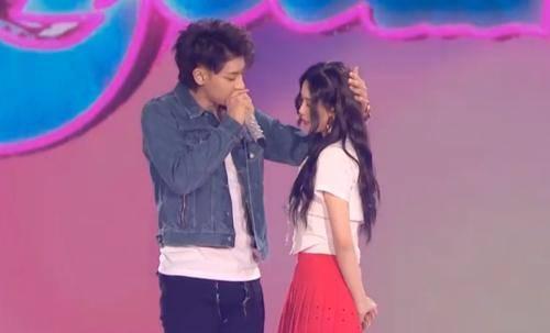 经典旋律谱写跨年序曲 江苏卫视跨年盛宴 唤醒时代记忆