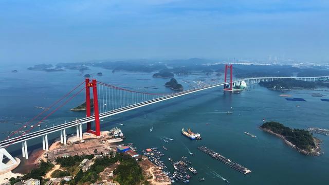 广西龙门大桥盛大通车 跨越茅尾海创下多项历史性记录