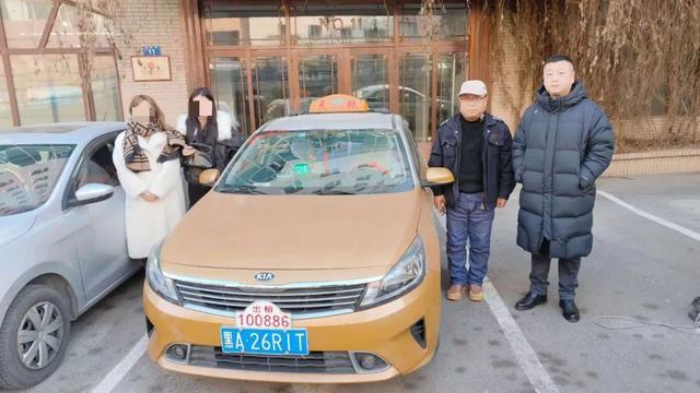 武汉乘客遗失3000元现金 好心司机拾金不昧主动归还