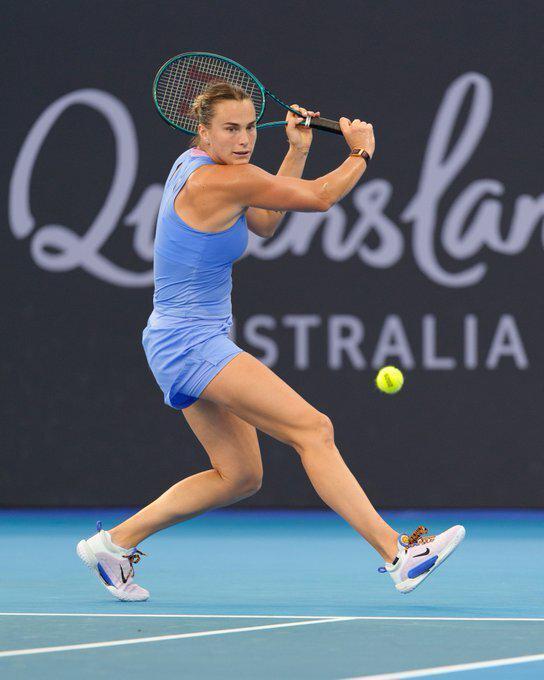 连下8局送蛋横扫晋级 世界第一萨巴伦卡新赛季开门红 首秀轻松取胜