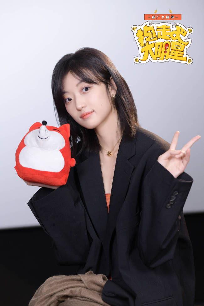 东北男孩的暖心一面 黄景瑜制服帅气俘获孙千芳心