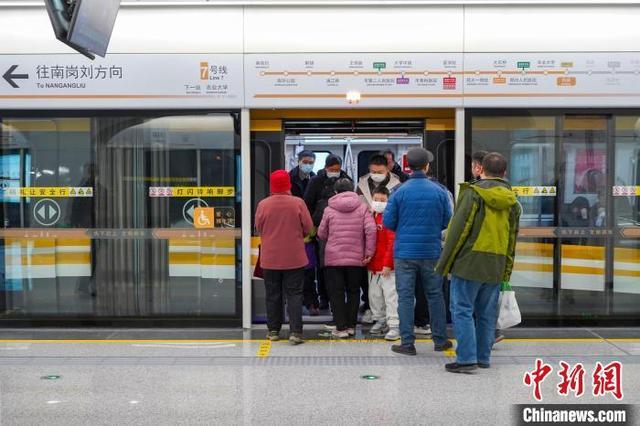 城市交通脉络更加完善 运营里程突破450公里 郑州地铁再添两条新线路