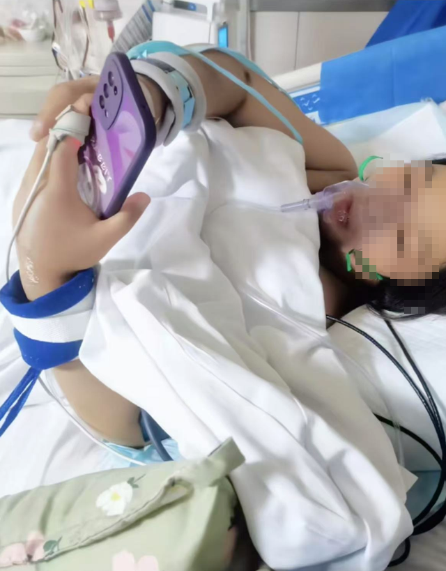 死因曝光令人痛心 悲剧落幕 41岁贵州女网红吴霜去世 孩子尚不满月