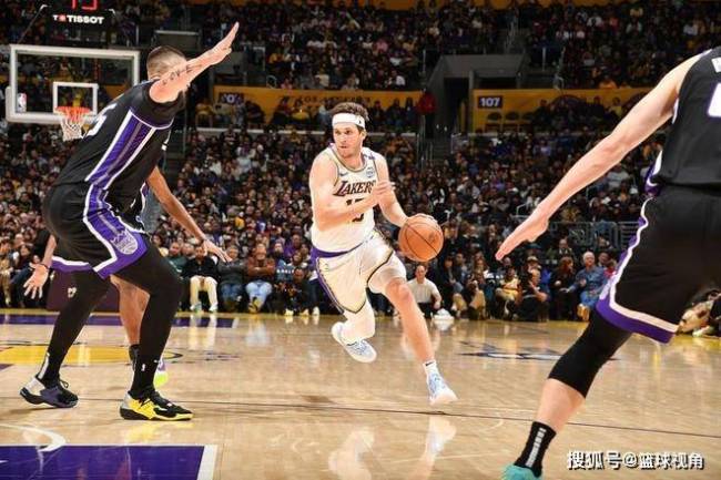 5飙分拉开分差 湖人16 八村垒内外兼修 赛季双杀国王 浓眉中投如神