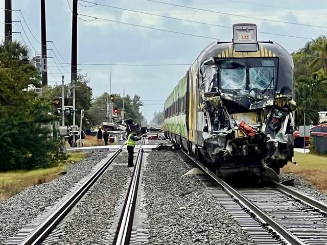 佛罗里达州火车与消防车相撞 造成多人受伤 调查正在进行中