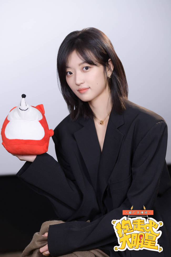 东北男孩的暖心一面 黄景瑜制服帅气俘获孙千芳心