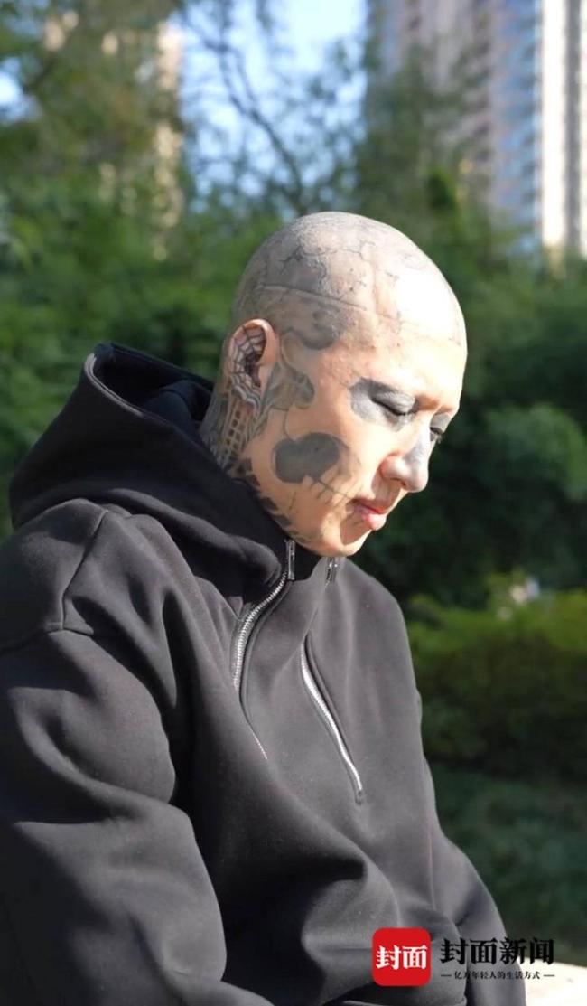 文身洗去路漫漫 小伙分享洗文身经历 揭秘痛苦与挑战并存