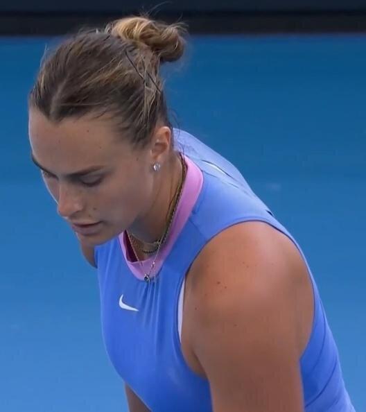 连下8局送蛋横扫晋级 世界第一萨巴伦卡新赛季开门红 首秀轻松取胜