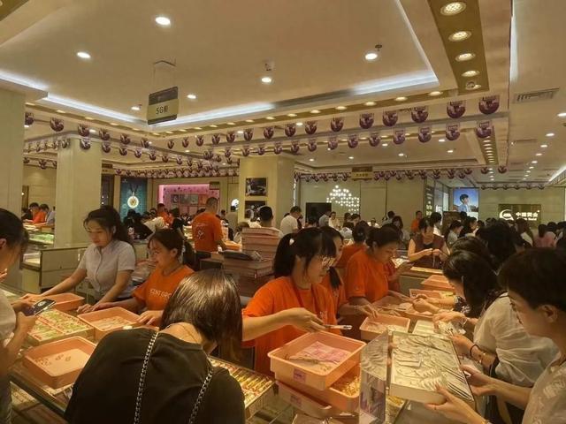 高位金价引发市场波动 金价一年创40次新高