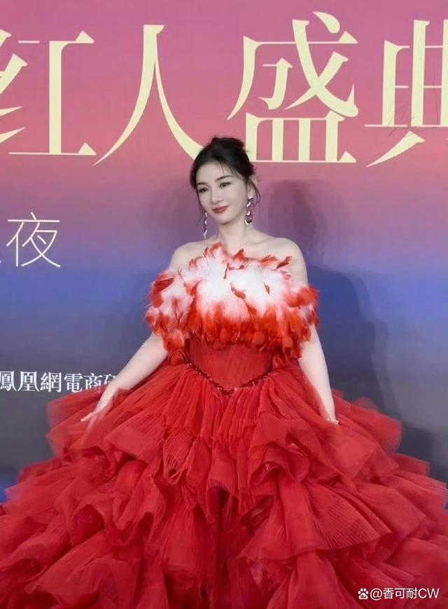 礼服界的奇观 黄奕一件礼服塞满一整辆车