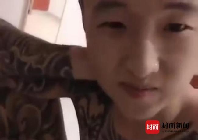 文身洗去路漫漫 小伙分享洗文身经历 揭秘痛苦与挑战并存