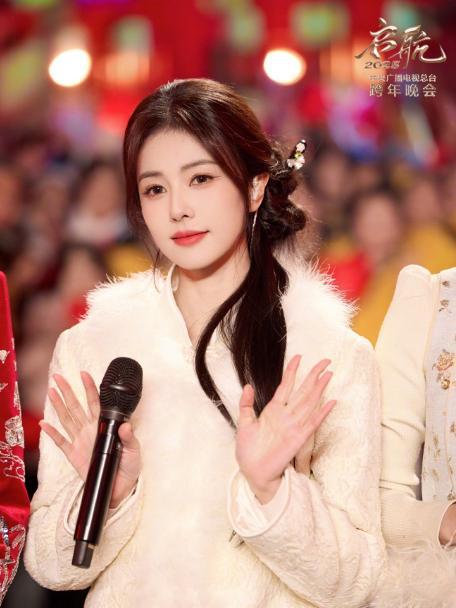 央视三美白鹿王楚然周也同框养眼 期待值飙升