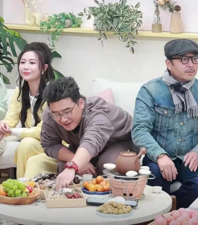 回忆满满 湖南台主持人重聚盛会 仇晓热聊往昔 汪涵