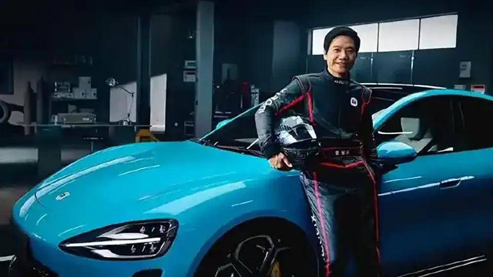 向顶流企业家最后一跃 全民霸总雷布斯