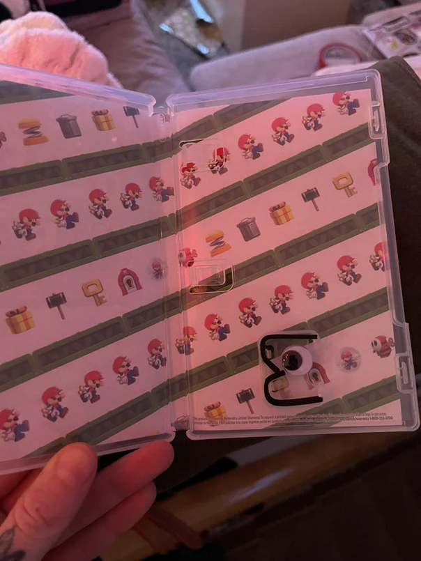 玩家心碎！珍藏的原装未拆封 Switch卡带遭调包，真凶成谜