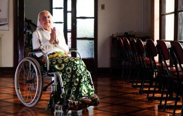 巴西修女伊娜·坎迪多·达席尔瓦，116 岁，成为全球最长寿者