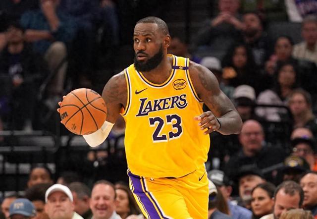 40岁老将詹姆斯首战空砍23分 湖人惜败骑士