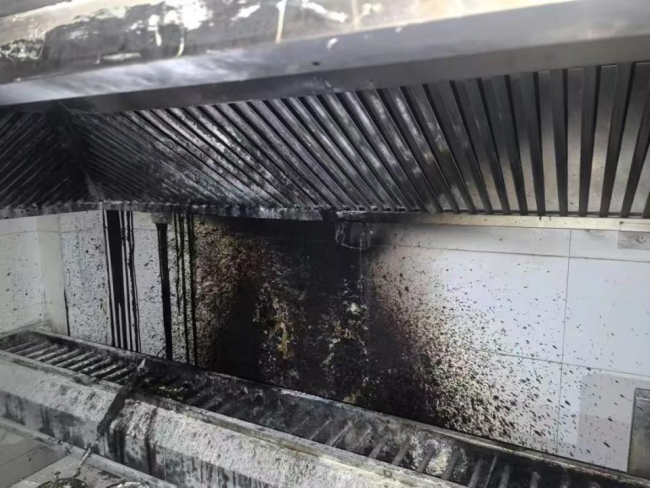 春节厨房清洁必不可少：长期不洗会着火！