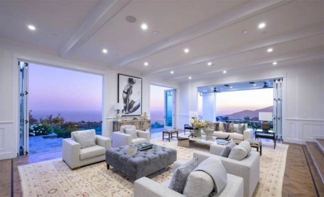 南加州山火肆虐引发疏散：小卡价值1700 万美元的豪宅被毁