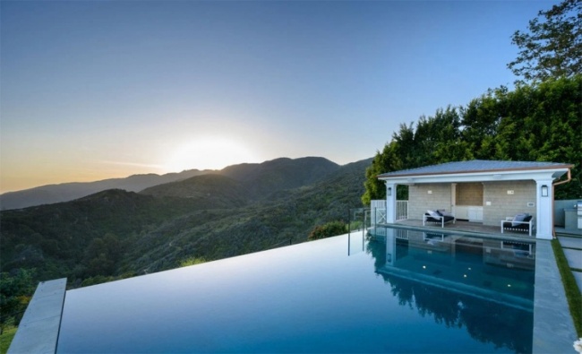 南加州山火肆虐引发疏散：小卡价值1700 万美元的豪宅被毁