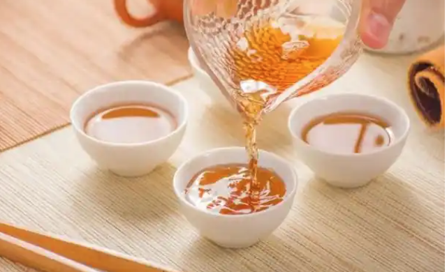 揭秘茶与骨质疏松症：哪些茶该少喝，守护骨骼健康