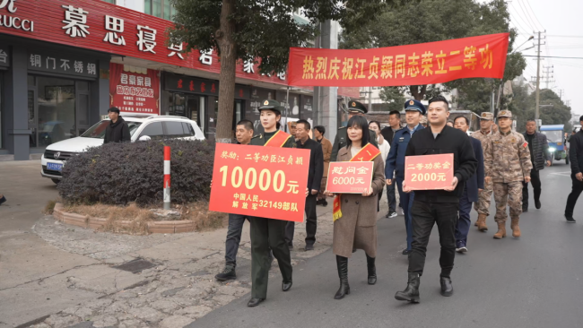 00后现役女军人荣立二等功，家乡之光，军魂耀我心