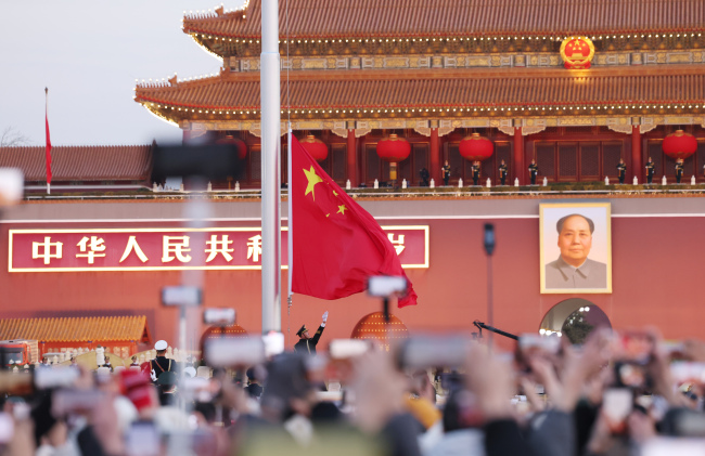 5.1万余人齐聚共迎2025曙光 天安门广场迎新年