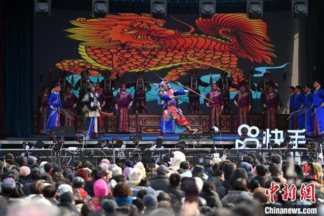 安万秦腔剧团新春演出网络走红,兰州戏迷蜂拥而至