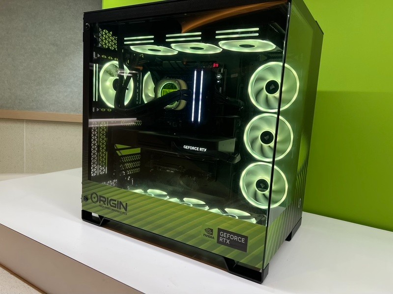 RTX 5090 驾到！英伟达公版与 AIC 非公版显卡图鉴盛宴