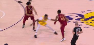 三分爆棚率领球队勇夺胜利 米切尔20投8中狂砍26分