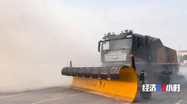 快速化雪除冰神器：10秒内吹干结冰路面！