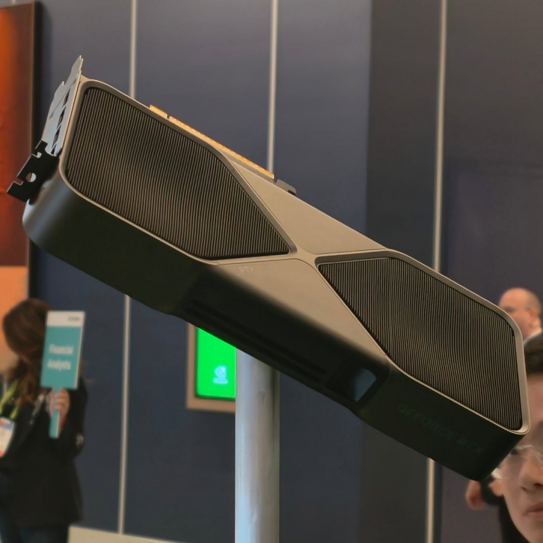 RTX 5090 驾到！英伟达公版与 AIC 非公版显卡图鉴盛宴