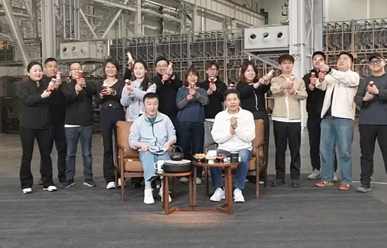 展望30万辆交车 立下多个目标 回顾小米年终 雷军跨年直播