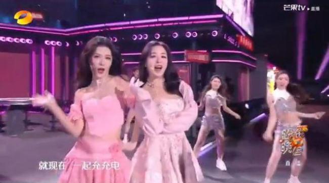 何炅与汪涵跨年感冒 状况频出的跨年晚会