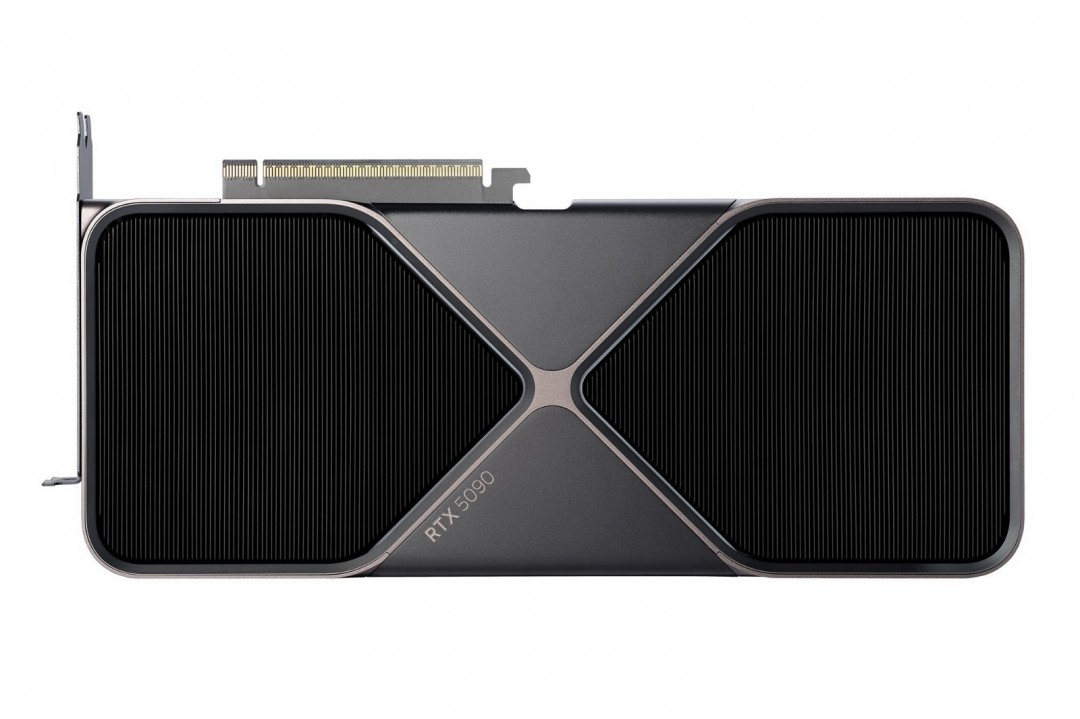 RTX 5090 公版卡：采用创新液态金属散热，机身超薄，仅需 2 个插槽空间