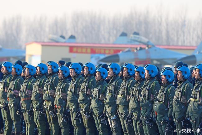 起猛了！目睹军校歼击机表演的特写镜头