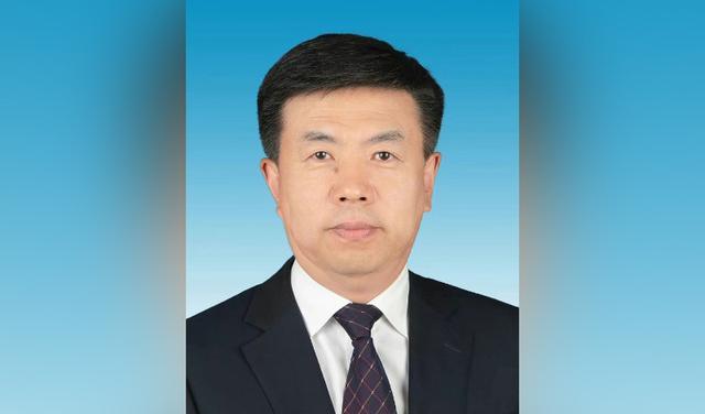 四川省委副书记于立军兼任政法委书记,指导基层工作