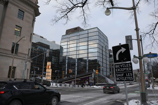 加拿大对美国商品制定报复性关税应对措施