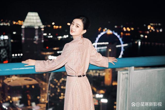 红毯风采:赵丽颖以黑色抹胸长裙压轴登场,闪耀全场