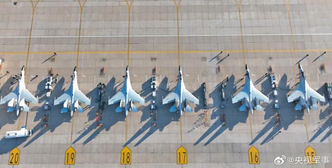 起猛了！目睹军校歼击机表演的特写镜头