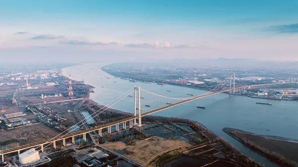 宁扬长江大桥隆重开通 江苏再添过江动脉 助力区域经济腾飞