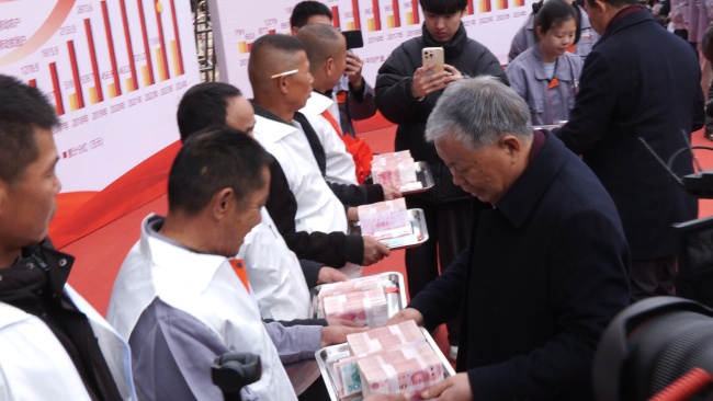 1400多万元的慷慨：种粮大户的14年年终奖传统，回馈农民辛勤